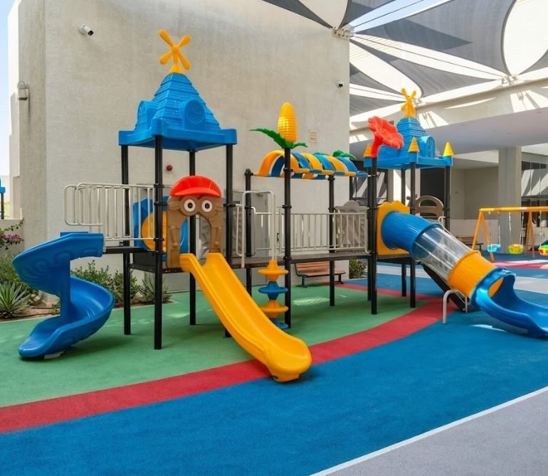 Premium Indoor Basketball Court — photo 1