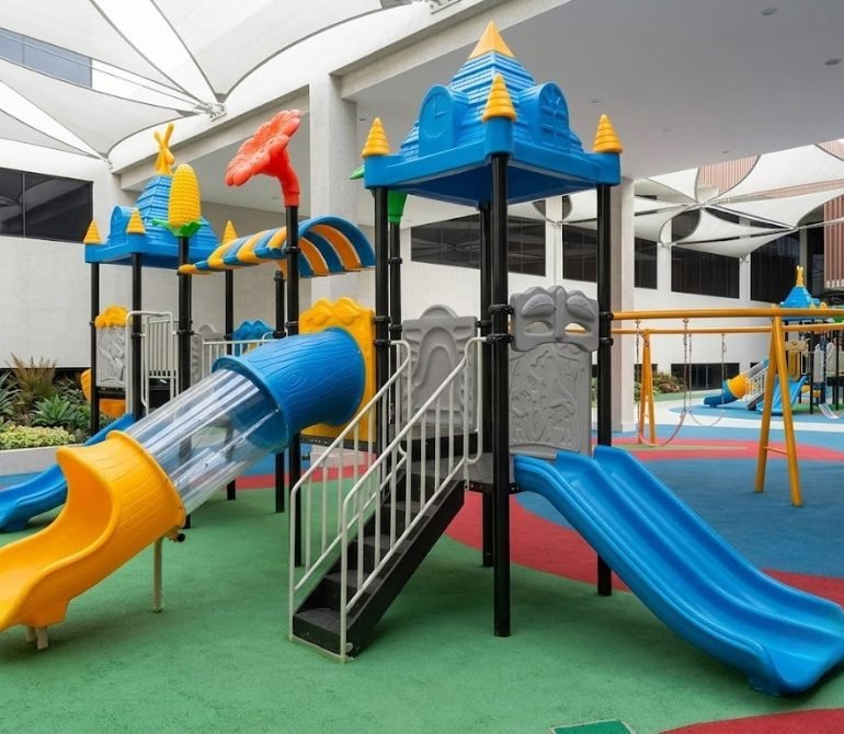Premium Indoor Basketball Court — photo 2